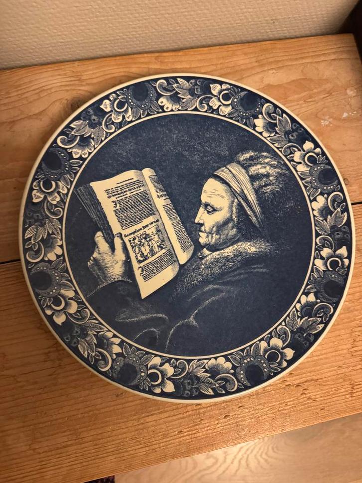 Delfts blauw wandbord - Moeder van Rembrandt, Antiek en Kunst, Antiek | Schalen, Ophalen of Verzenden