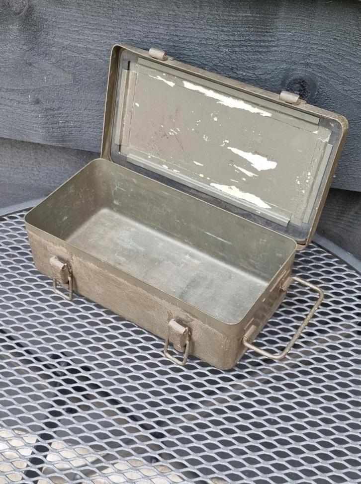 Goed afsluitbare militaire kist koffer met rubberen ring in, Verzamelen, Militaria | Algemeen, Ophalen