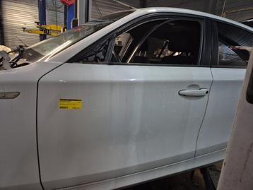 Portier 4Deurs links-voor van een BMW 1-Serie (300) beschikbaar voor biedingen