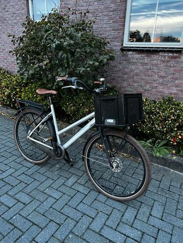 Cortina transport fiets, aluminium frame, met mand beschikbaar voor biedingen