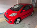 Peugeot 107 1.0 12V 5DR 2-TRONIC 2010 Rood, Auto's, 4 stoelen, 68 pk, Origineel Nederlands, Particulier