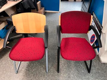 2x vergaderstoelen beschikbaar voor biedingen