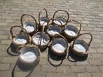 Mooie Partij van 10 Ronde Rieten Manden met handvat - 27cm, Huis en Inrichting, Woonaccessoires | Schalen en Manden, Mand, Rond