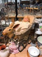 Antieke poppenwagen met vintage pop, Ophalen