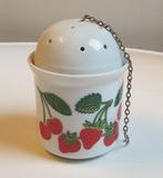 Vintage porseleinen thee ei thee-ei met aardbei/kersen deco, Antiek en Kunst, Antiek | Porselein, Ophalen of Verzenden