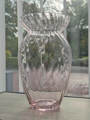 Vaas Antiek "Twisted Swirl" / Roze Gloed beschikbaar voor biedingen