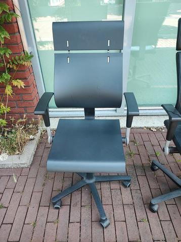 2x Ahrend bureaustoelen type 240 Centennial beschikbaar voor biedingen