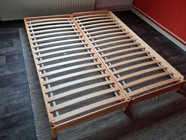 Compact stapelbaar bed van IKEA, Huis en Inrichting, Slaapkamer | Bedden, Zo goed als nieuw, Tweepersoons, 80 cm, 200 cm, Hout