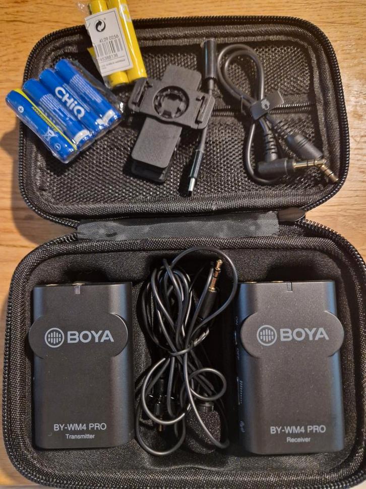 Boya BY-WM4 Pro Draadloze Microfoonset - Zo Goed Als Nieuw, Audio, Tv en Foto, Professionele Audio-, Tv- en Video-apparatuur, Zo goed als nieuw