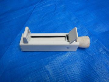 Deurvastzetter met voetstift 30 x122 mm wit beschikbaar voor biedingen