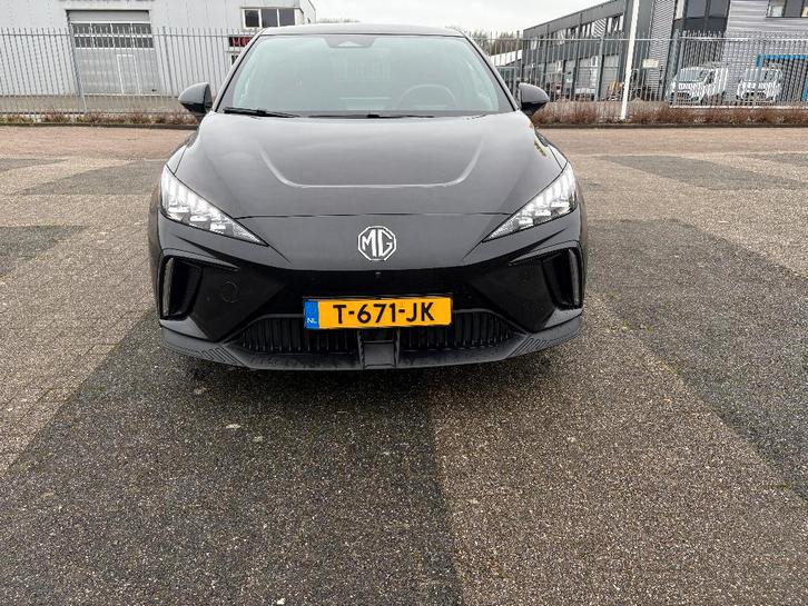 MG4 Luxury 64kWh 204pk 2023 Zwart, Auto's, MG, Particulier, MG4, 360° camera, ABS, Achteruitrijcamera, Adaptieve lichten, Adaptive Cruise Control