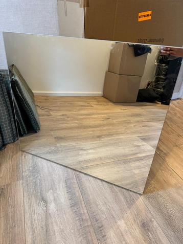 Mooie Wandspiegel beschikbaar voor biedingen