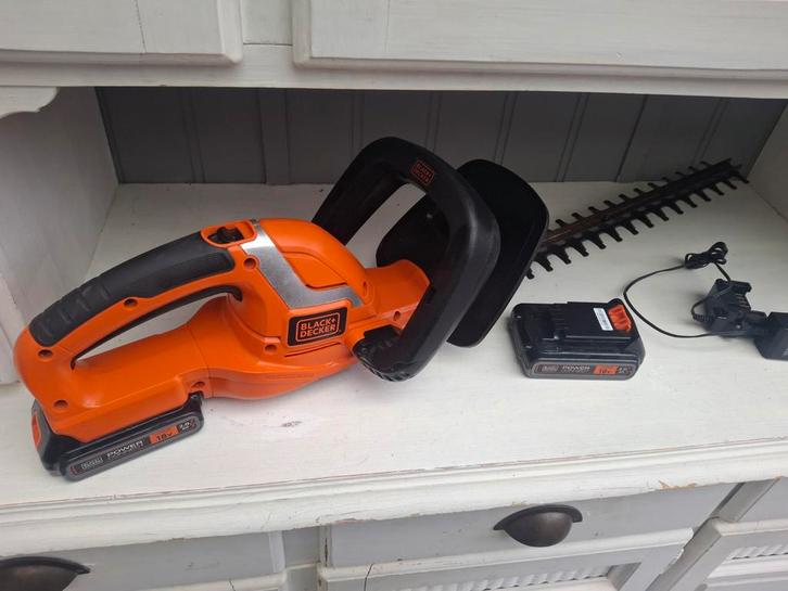 Black+Decker Accu Heggenschaar 2 accu's garantie bon, Tuin en Terras, Heggenscharen, Gebruikt, Accu, Ophalen of Verzenden