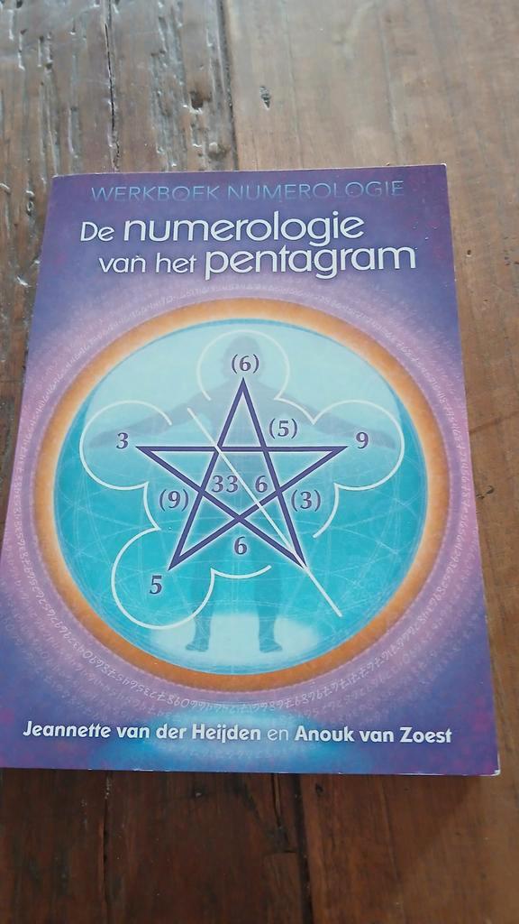 Numerologie van het pentagram - Werkboek, Boeken, Esoterie en Spiritualiteit, Ophalen of Verzenden
