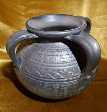 Replica 18e eeuwse Poolse 'Siwak Grey/grijs aardewerk' pot beschikbaar voor biedingen