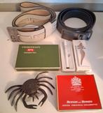 Lotje sigaretten blikjes aansteker 2 leren riemen brons krab, Ophalen of Verzenden