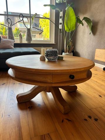 Massief eilen salontafel beschikbaar voor biedingen