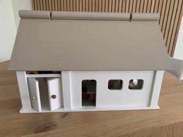 Prachtig Poppenhuis met Meubels beschikbaar voor biedingen