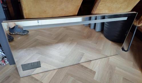 Badkamer spiegel met datum/klok, Huis en Inrichting, Badkamer | Badkamermeubels, Gebruikt, Overige typen, Minder dan 100 cm, 100 tot 150 cm