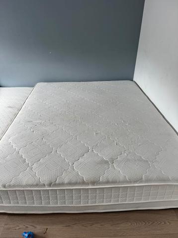 Dik , luxe matras 160x200  beschikbaar voor biedingen