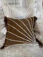 Bruin Kussen met Schelpen 50x50 - Vierkant, Huis en Inrichting, Ophalen of Verzenden, Nieuw, Bruin, Vierkant