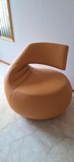 Leolux Gisa Draaifauteuil - Okergeel Leer, Huis en Inrichting, Fauteuils, Ophalen, Zo goed als nieuw, 50 tot 75 cm, Leer