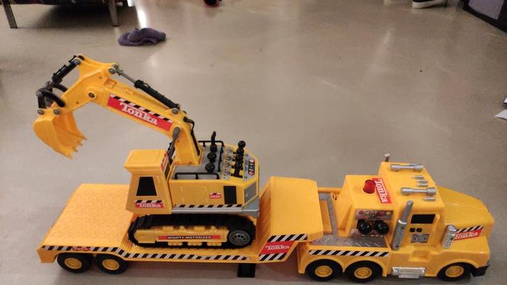 Tonka Vrachtwagen met Oplegger en Graafmachine, Kinderen en Baby's, Speelgoed | Overig, Ophalen of Verzenden