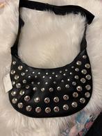 Zwarte schoudertas met studs, Sieraden, Tassen en Uiterlijk, Tassen | Damestassen, Ophalen of Verzenden, Nieuw, Zwart, Schoudertasje