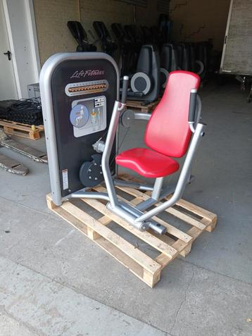 Life Fitness Chest Press - Krachtstation beschikbaar voor biedingen