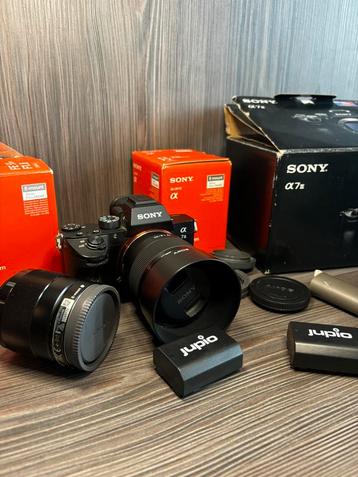 Sony A7III + 2 lenzen + accessoires (compleet pakket) beschikbaar voor biedingen