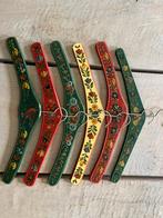 Hindelooper kleerhangers vintage 6 stuks, Ophalen, Zo goed als nieuw, Hout