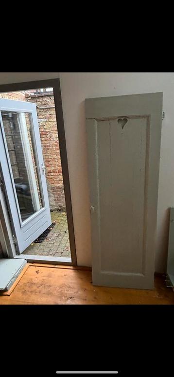 2 oude bedstee deuren 205 cm hoog beschikbaar voor biedingen
