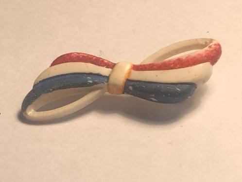 Plastic NEDERLANDSE DRIEKLEUR STRIK (Rood/Wit/Blauw)., Verzamelen, Speldjes, Pins en Buttons, Zo goed als nieuw, Speldje of Pin