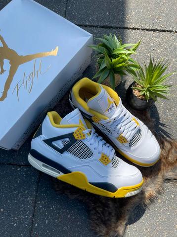 Jordan 4 Vivid Sulfur - Wit/Geel/Zwart - Maat 44 - Nieuw beschikbaar voor biedingen