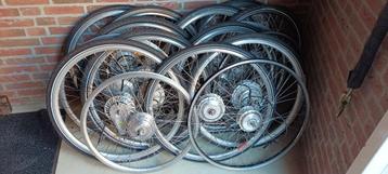 Voorwielen met motoren te koop aangeboden. beschikbaar voor biedingen