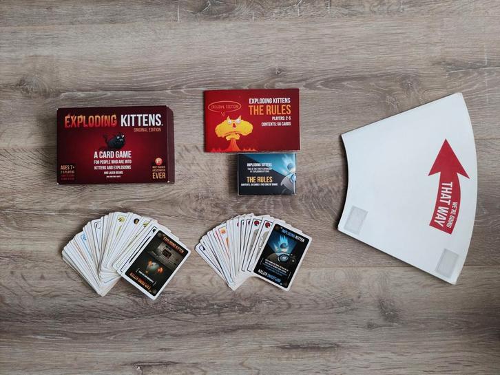 Exploding Kittens + Imploding Kittens (Engels), Hobby en Vrije tijd, Gezelschapsspellen | Bordspellen, Gebruikt, Drie of vier spelers