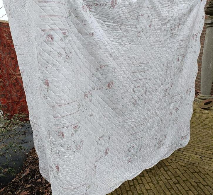 Roze wit doorgestikt sprei deken plaid quilt 2.50 x 2.50 mt, Huis en Inrichting, Slaapkamer | Beddengoed, Gebruikt, Deken of Dekbed