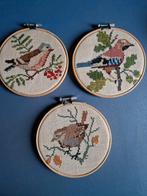 3 geborduurde vogels ingelijst. ( set 2), Ophalen of Verzenden