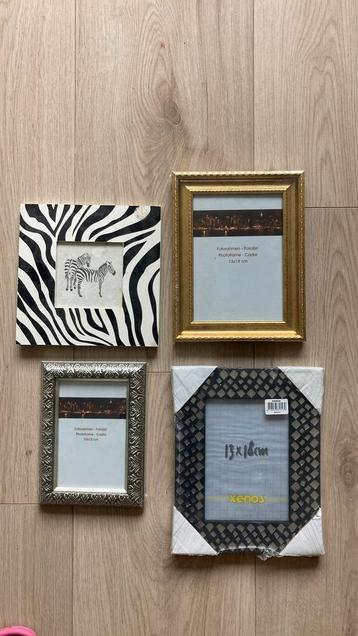 Vier verschillende fotolijstjes beschikbaar voor biedingen