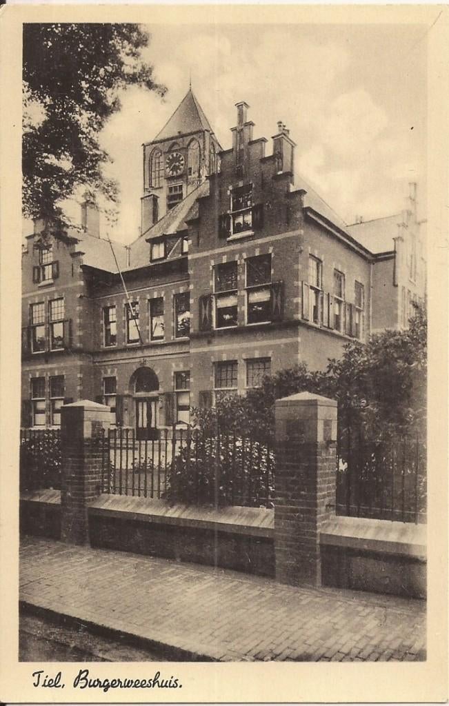 Tiel Burgerweeshuis 40er jaren, Verzamelen, Ansichtkaarten | Nederland, Ophalen of Verzenden, 1940 tot 1960, Ongelopen, Gelderland