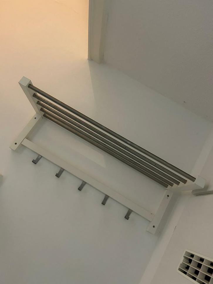 Ikea, Tjusig, Witte Wandkapstok met Metalen Stangen, Huis en Inrichting, Woonaccessoires | Kapstokken, Gebruikt, Wandkapstok, Minder dan 100 cm