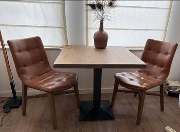 Mooie stevige eettafel en 2 stoelen IZGS De Troubadour beschikbaar voor biedingen