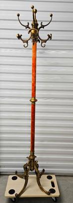 Een zeldzame Victoriaanse messing standaard, Ophalen