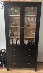 Vitrinekast zwart/bruin - Hemnes, Ophalen, Met deur(en), Zo goed als nieuw, 150 tot 200 cm