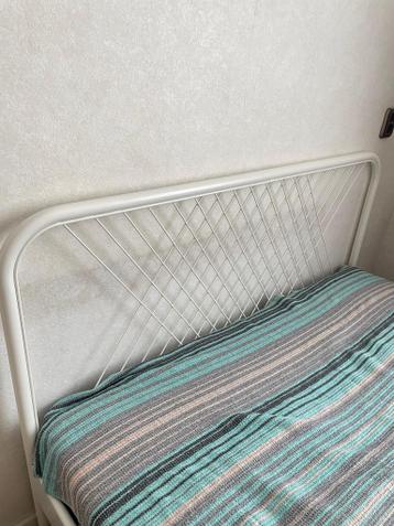 Ikea witte metalen bedframe met latte bodem - afbeelding 2