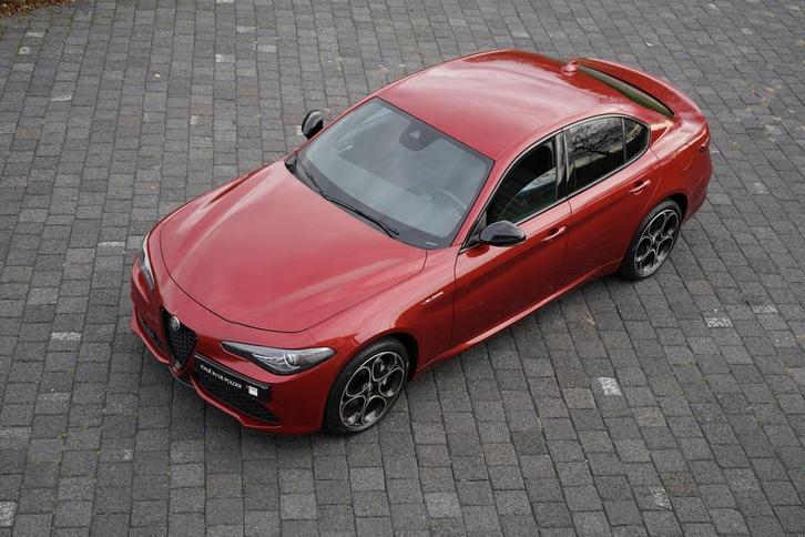 Alfa Romeo Giulia 2.0 T Veloce AWD Q4 Rosso Competizone, Auto's, Alfa Romeo, Bedrijf, Te koop, Giulia, 4x4, Achteruitrijcamera