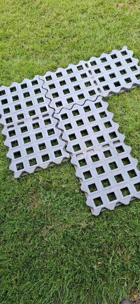 Kunststof tegels,  Grastegels, voor auto of tuinpad, Tuin en Terras, Overige Tuin en Terras, Zo goed als nieuw, Ophalen