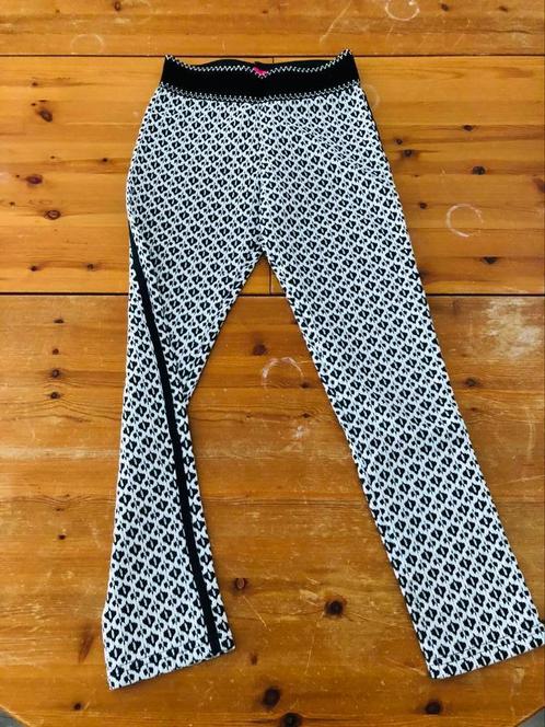 Super mooi zwart/wit sweatstof broekje van Kiezeltje, Kinderen en Baby's, Kinderkleding | Maat 134, Zo goed als nieuw, Meisje