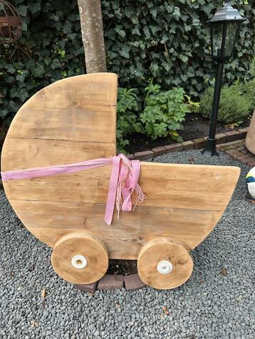 Houten Kinderwagen beschikbaar voor biedingen