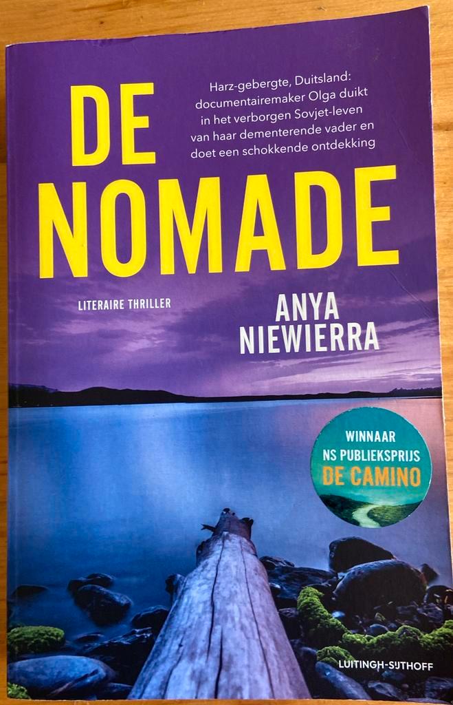 Anya Niewierra - De nomade, Boeken, Thrillers, Zo goed als nieuw, Ophalen of Verzenden
